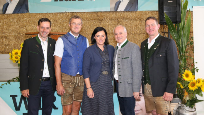 Elisabeth Köstinger, Juliane Bogner-Strauß und Simone Schmiedtbauer zu Gast bei der „Steirischen Bauernjausn“ des Bauernbundes.
